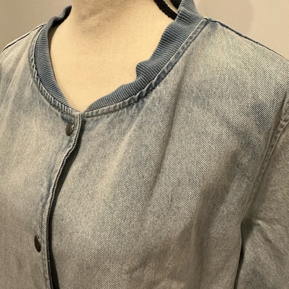 EightyTwo snap button Jean jacket SZ L EUC 100% Cotton light wash oversized - Picture 2 of 9
